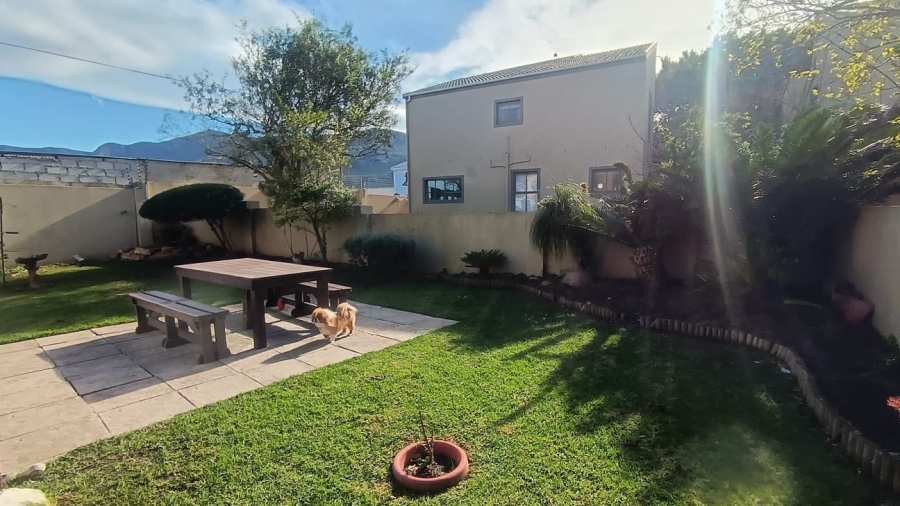 4 Bedroom Property for Sale in Sandbaai Western Cape